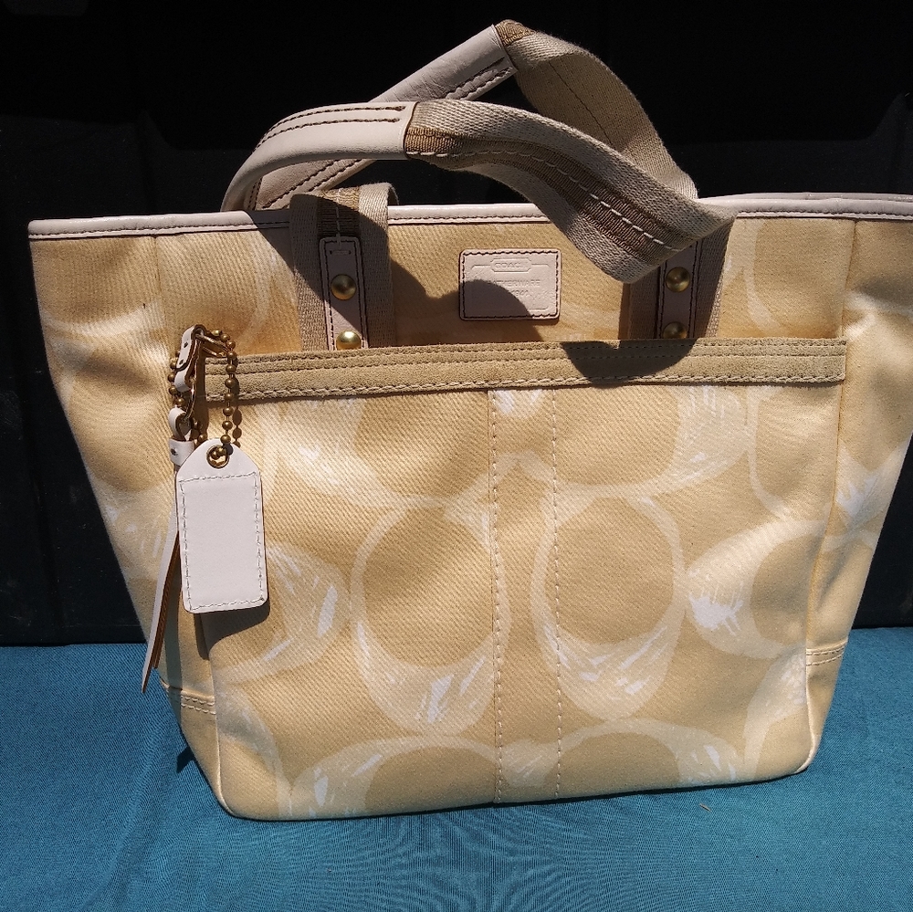 Assorted purses - Picture 15 of 16